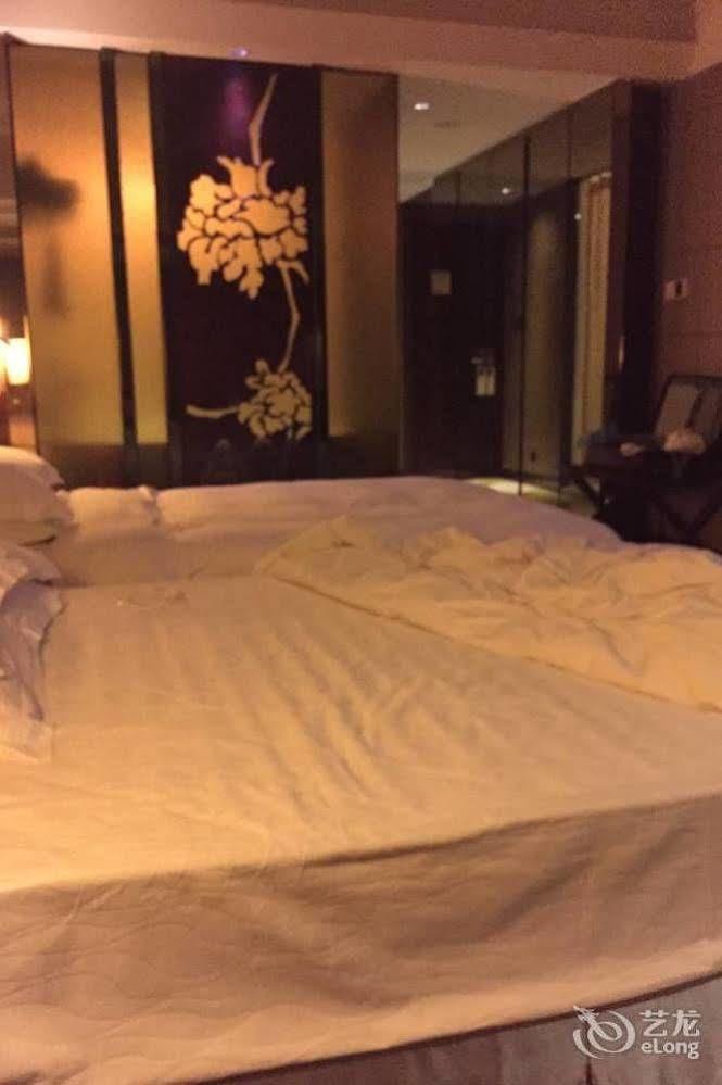 Hotel Fortune Thuận Đức Ngoại thất bức ảnh